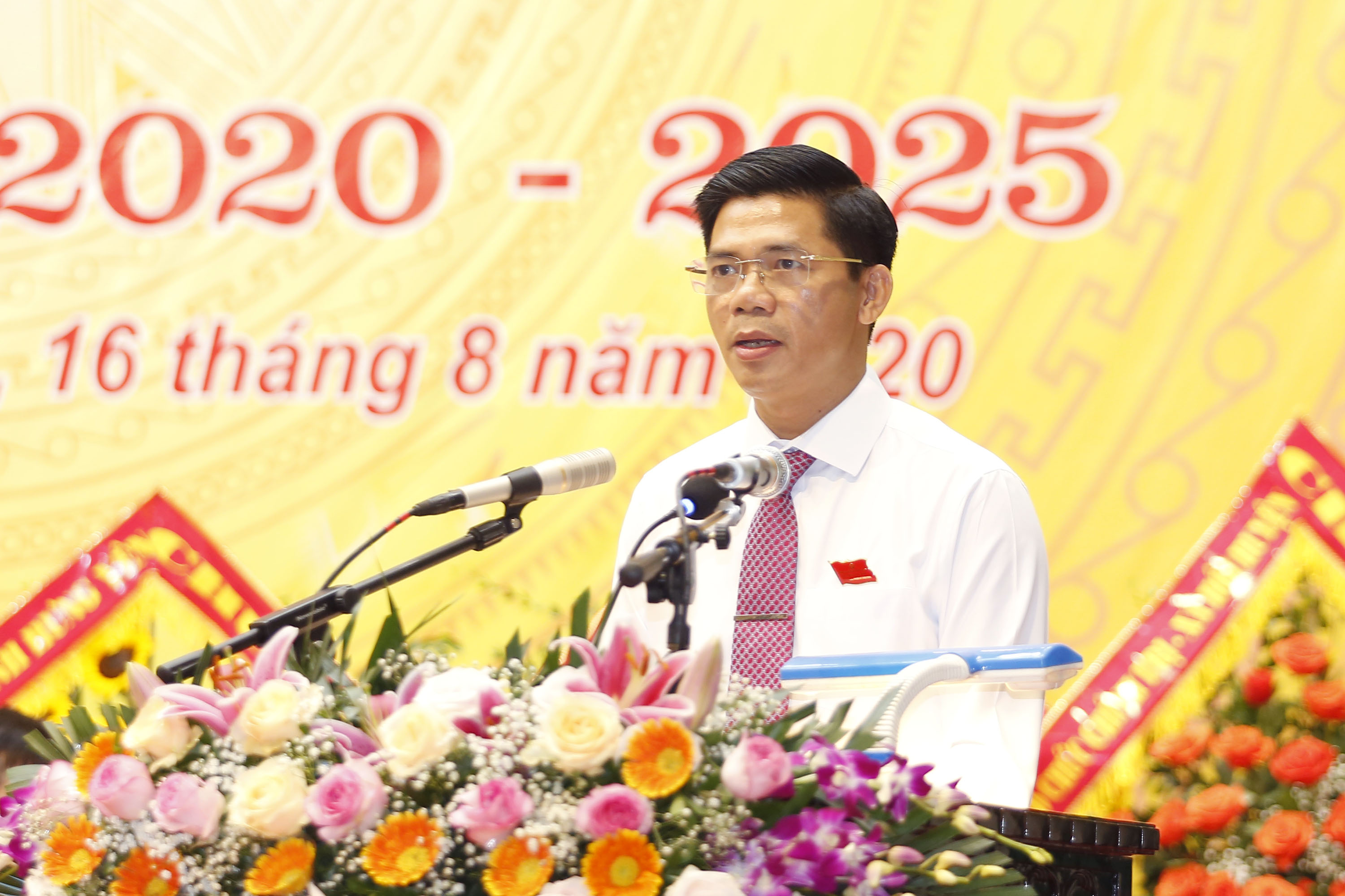 Đ/c Nguyễn Đức Sơn –Phó Bí thư Huyện ủy, Chủ tịch UBND huyện phát biểu tại Đại hội