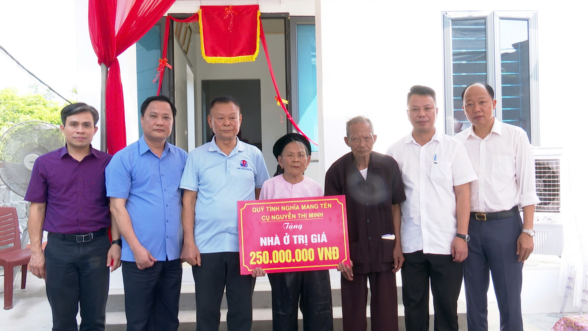   Khánh thành và bàn giao Nhà tình nghĩa cho ông Lê Văn Ngô tại thôn Hồng Châu, xã Tân Châu