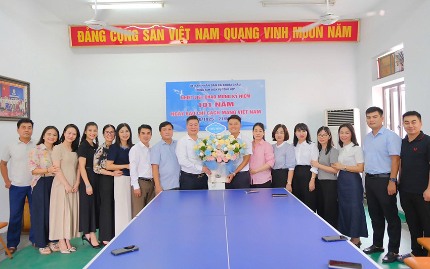 LÃNH ĐẠO ĐẢNG ỦY, HĐND, UBND XÃ KHOÁI CHÂU THĂM VÀ CHÚC MỪNG TRUNG TÂM DỊCH VỤ TỔNG HỢP NHÂN KỶ NIỆM 101 NĂM NGÀY BÁO CHÍ CÁCH MẠNG VIỆT NAM