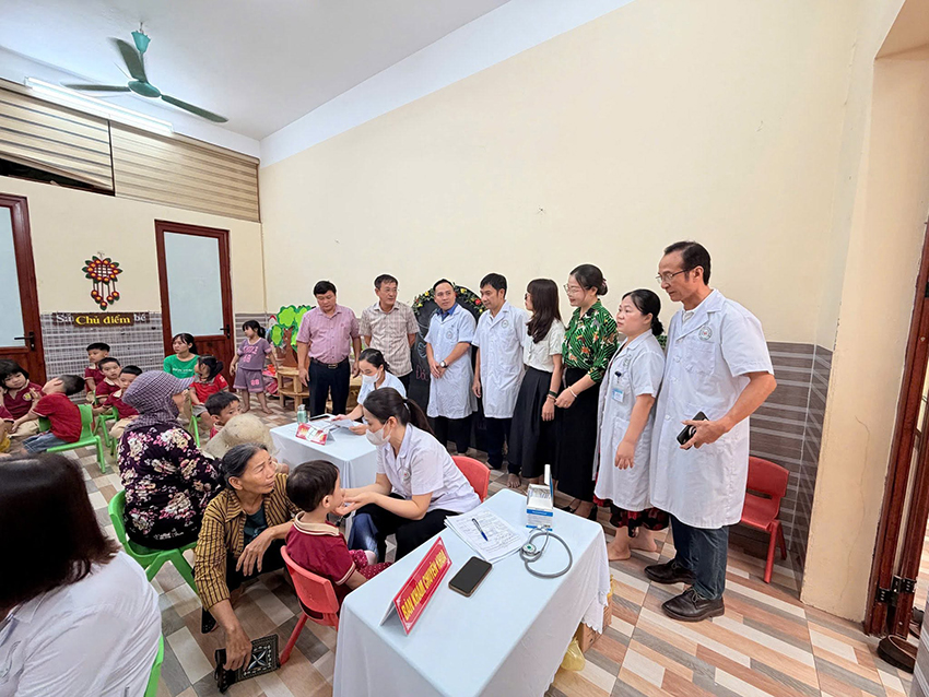 Trạm Y tế xã Khoái Châu triển khai khám sức khỏe định kỳ cho trẻ em dưới 6 tuổi năm 2026
