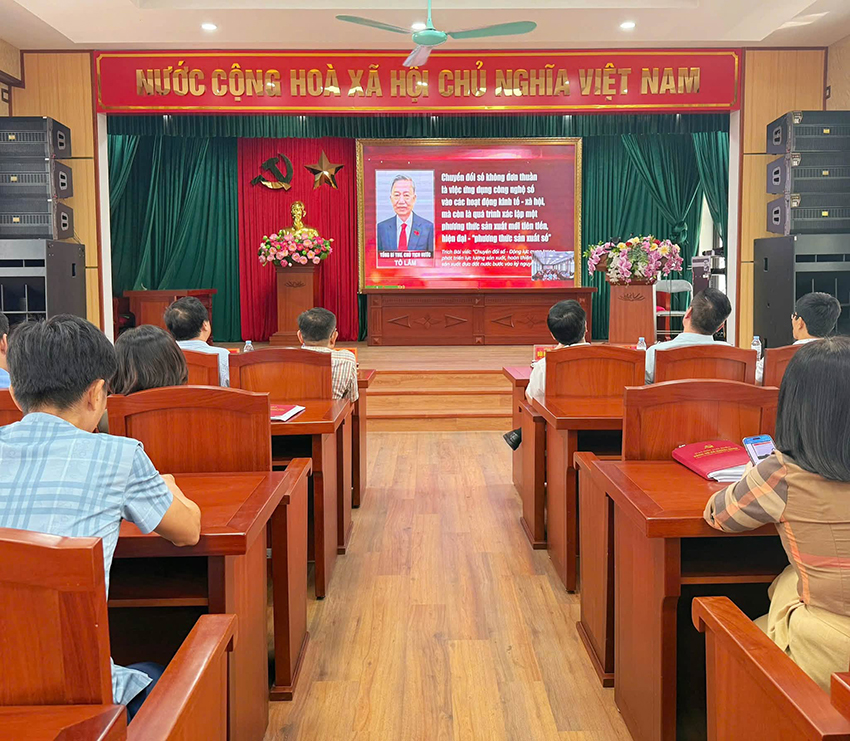 Xã Khoái Châu tham dự hội nghị trực tuyến sơ kết 1 năm 6 tháng triển khai Nghị quyết số 57-NQ/TW của Bộ Chính trị