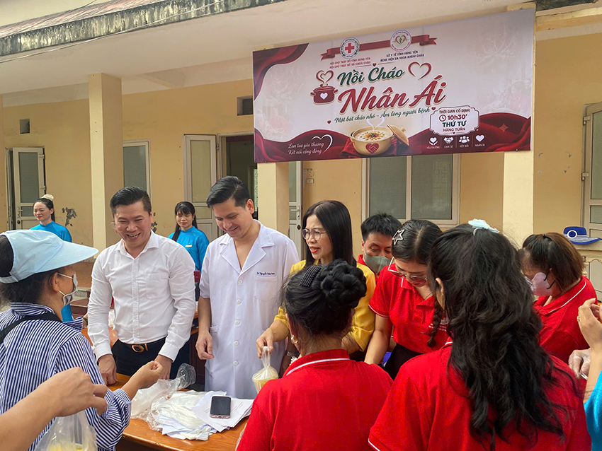 LAN TỎA HƯƠNG VỊ YÊU THƯƠNG TỪ "NỒI CHÁO NHÂN ÁI" TẠI BỆNH VIỆN ĐA KHOA KHOÁI CHÂU