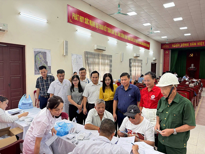 TRẠM Y TẾ XÃ KHOÁI CHÂU TỔ CHỨC THÀNH CÔNG CHƯƠNG TRÌNH KHÁM BỆNH, TƯ VẤN SỨC KHỎE VÀ CẤP THUỐC MIỄN PHÍ CHO NGƯỜI CÓ CÔNG VỚI CÁCH MẠNG