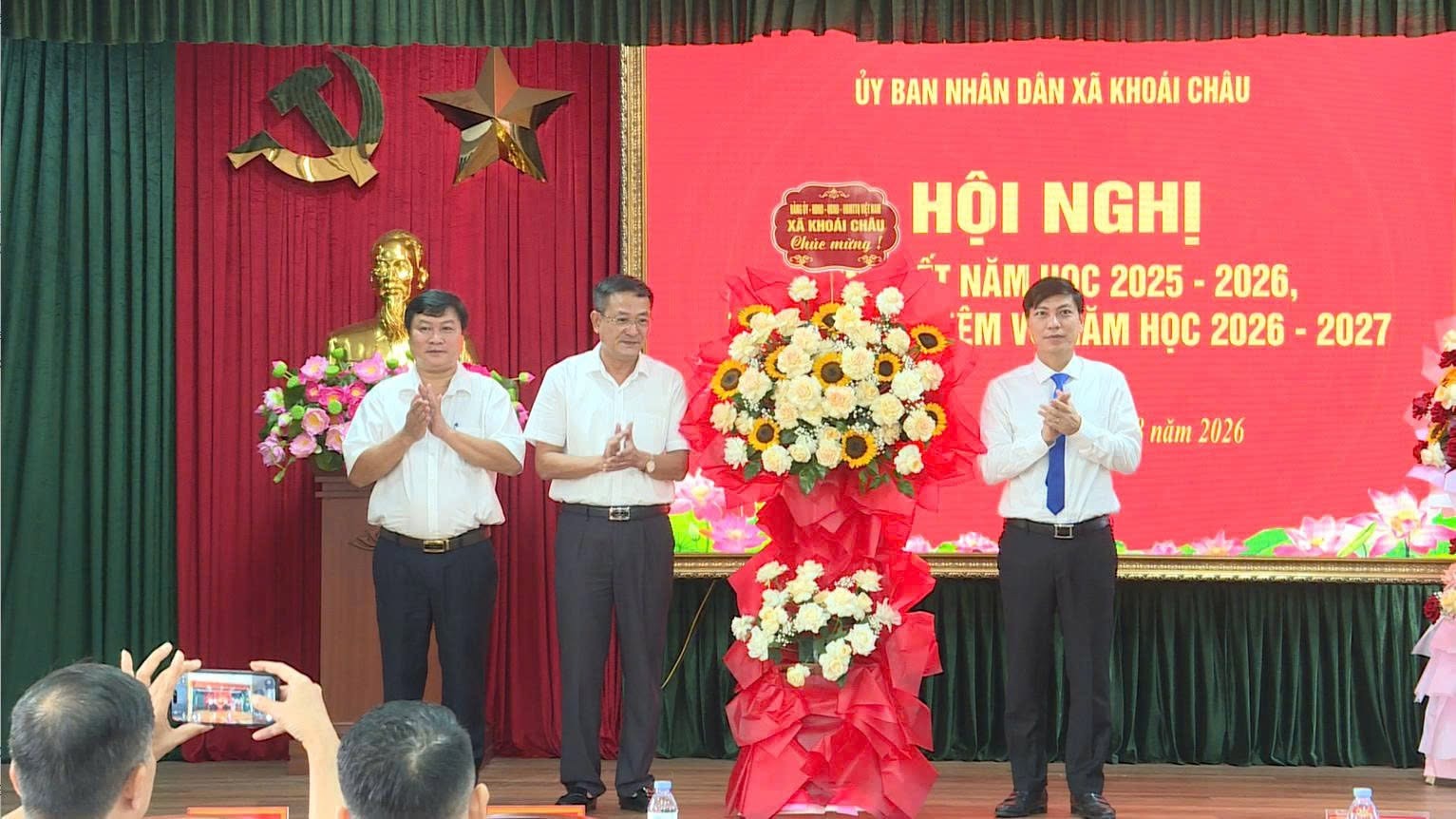 XÃ KHOÁI CHÂU LONG TRỌNG TỔ CHỨC HỘI NGHỊ TỔNG KẾT NĂM HỌC 2025 – 2026 VÀ CÔNG BỐ CÁC QUYẾT ĐỊNH VỀ SẮP XẾP TRƯỜNG HỌC