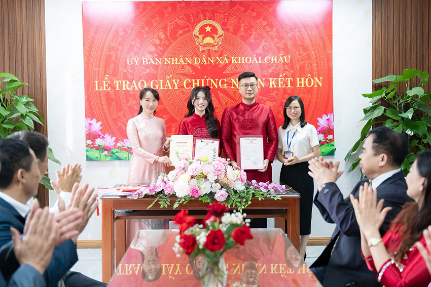 CHÍNH QUYỀN XÃ KHOÁI CHÂU PHỤC VỤ NGƯỜI DÂN VÀ DOANH NGHIỆP - TỪ NHỮNG VIỆC LÀM THIẾT THỰC, GẦN GŨI