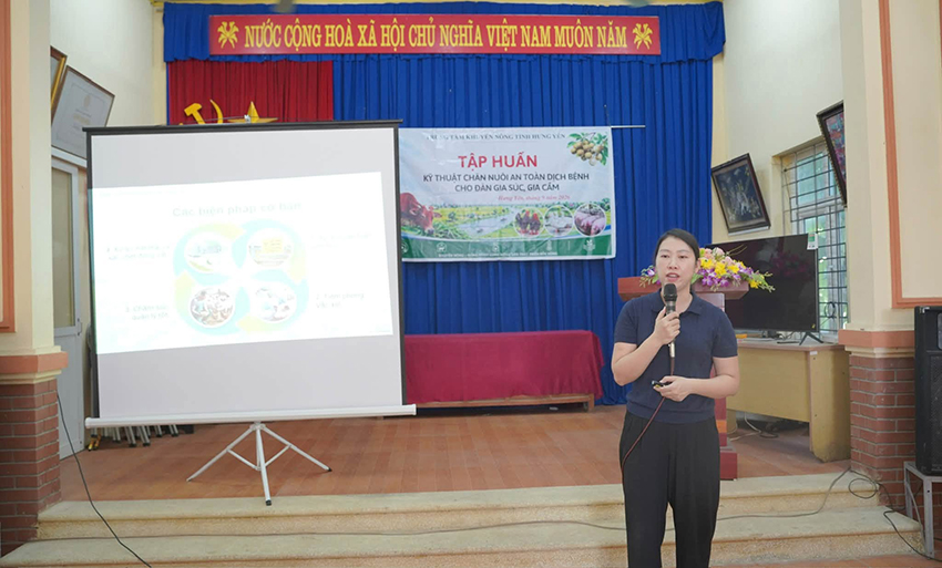 TRUNG TÂM KHUYẾN NÔNG TỈNH TỔ CHỨC LỚP TẬP HUẤN KỸ THUẬT CHĂN NUÔI AN TOÀN DỊCH BỆNH CHO ĐÀN GIA SÚC, GIA CẦM