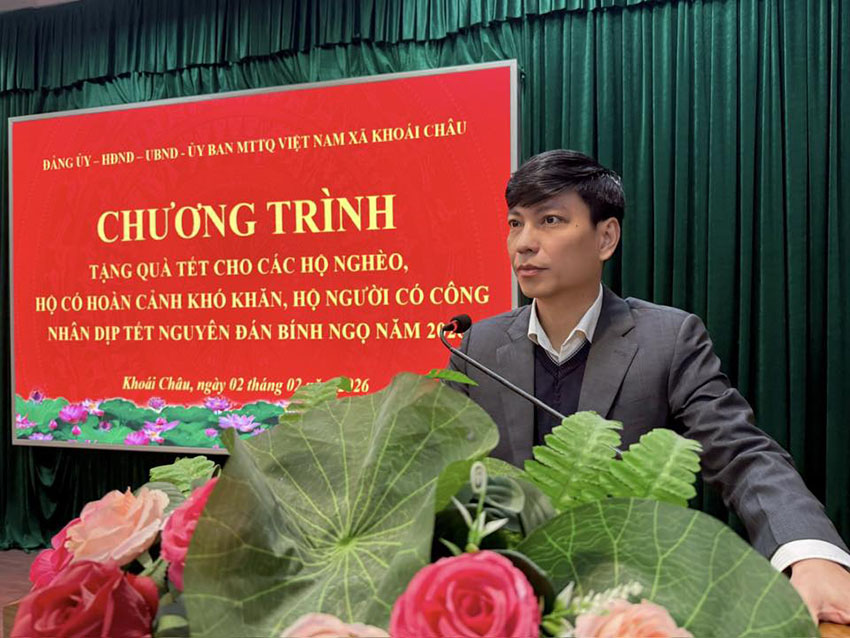Xã Khoái Châu trao hơn 200 suất quà Tết tặng hộ nghèo và gia đình khó khăn