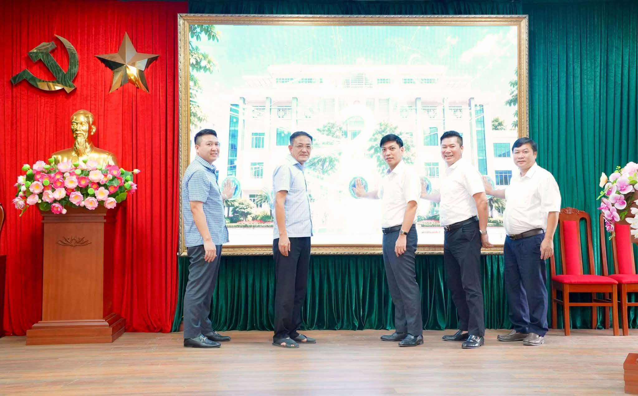 XÃ KHOÁI CHÂU TỔ CHỨC HỘI NGHỊ HƯỞNG ỨNG TUẦN LỄ HỌC TẬP SUỐT ĐỜI, NGÀY CHUYỂN ĐỔI SỐ VÀ RA MẮT HỆ THỐNG ZALO MINI APP KẾT NỐI UBND XÃ VỚI NGƯỜI DÂN