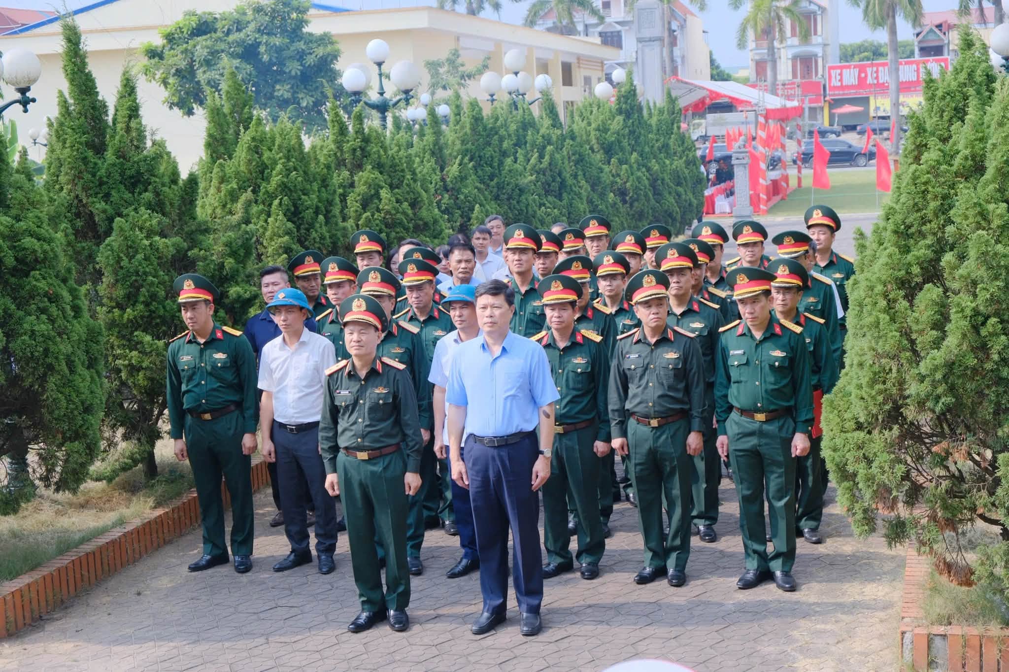 ĐOÀN CÔNG TÁC QUÂN KHU 3 THAM QUAN, NGHIÊN CỨU, RÚT KINH NGHIỆM TỔ CHỨC VÀ HOẠT ĐỘNG CỦA BAN CHQS CẤP XÃ TRÊN ĐỊA BÀN TỈNH HƯNG YÊN NĂM 2026 TẠI BAN CHQS XÃ KHOÁI CHÂU