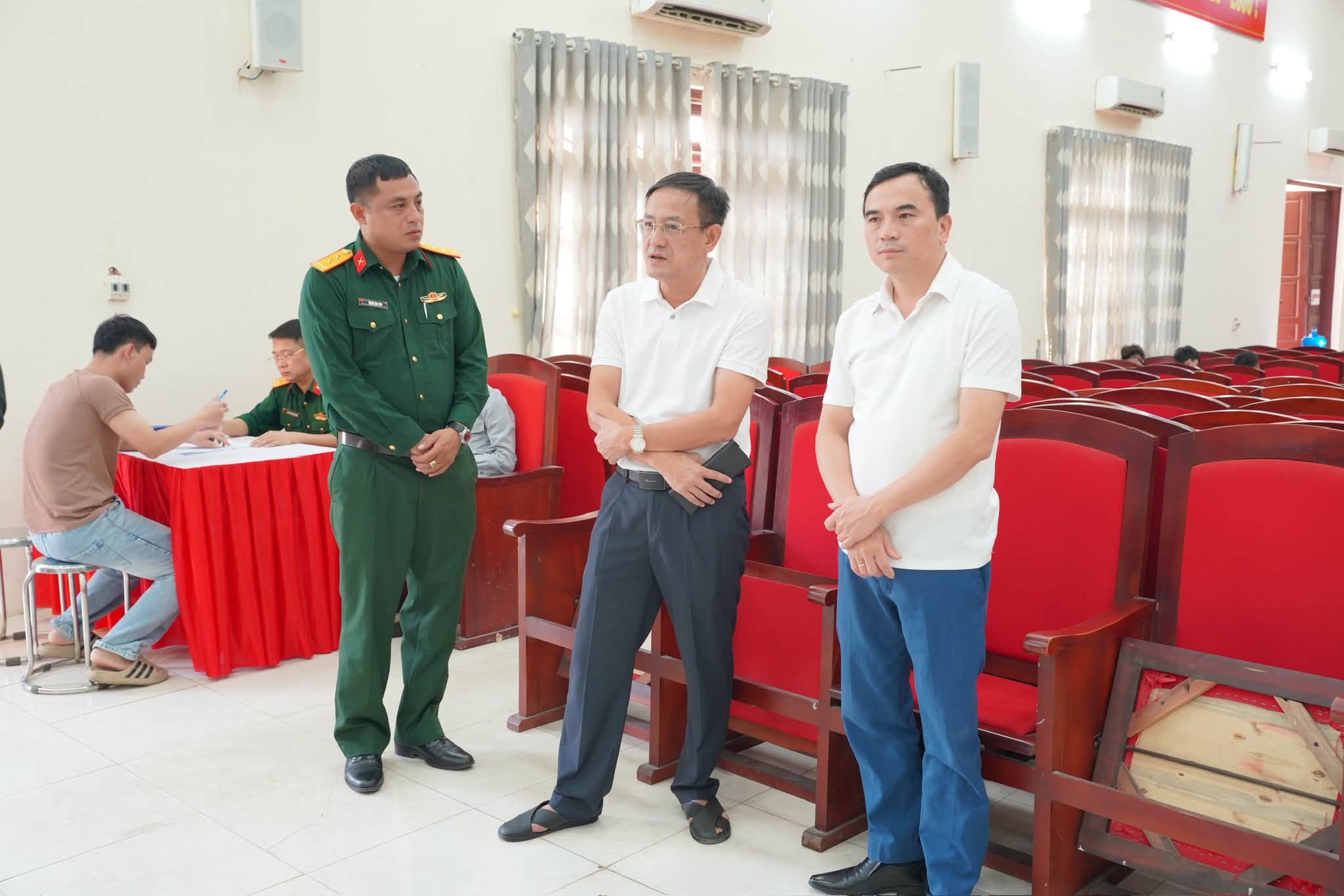 LÃNH ĐẠO XÃ KHOÁI CHÂU ĐỘNG VIÊN THANH NIÊN KHÁM SƠ TUYỂN NGHĨA VỤ QUÂN SỰ, NGHĨA VỤ CÔNG AN NHÂN DÂN NĂM 2027