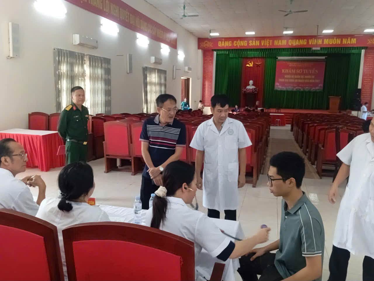 XÃ KHOÁI CHÂU TỔ CHỨC KHÁM SƠ TUYỂN SỨC KHỎE NGHĨA VỤ QUÂN SỰ, NGHĨA VỤ THAM GIA CÔNG AN NHÂN DÂN NĂM 2027